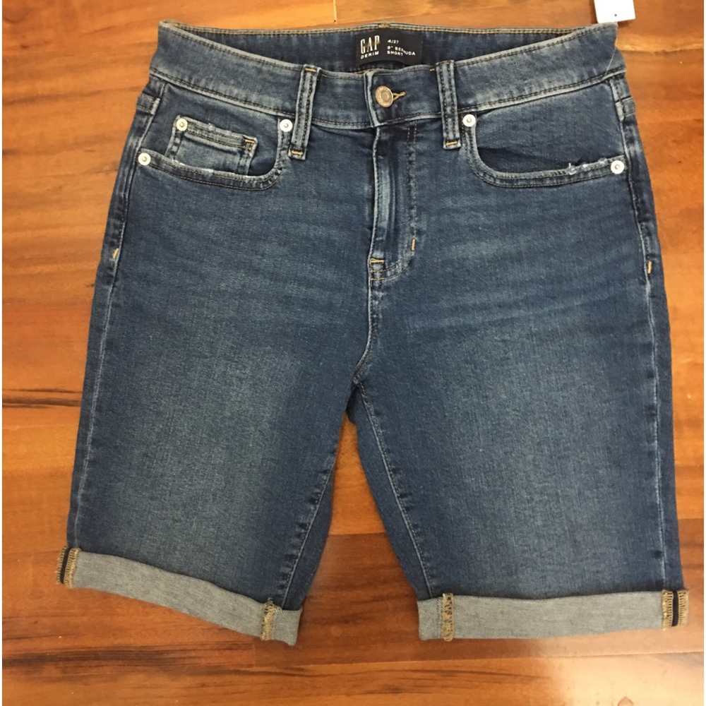 Women’s Gap Sz 4/27 NWT 9” Bermuda denim shorts